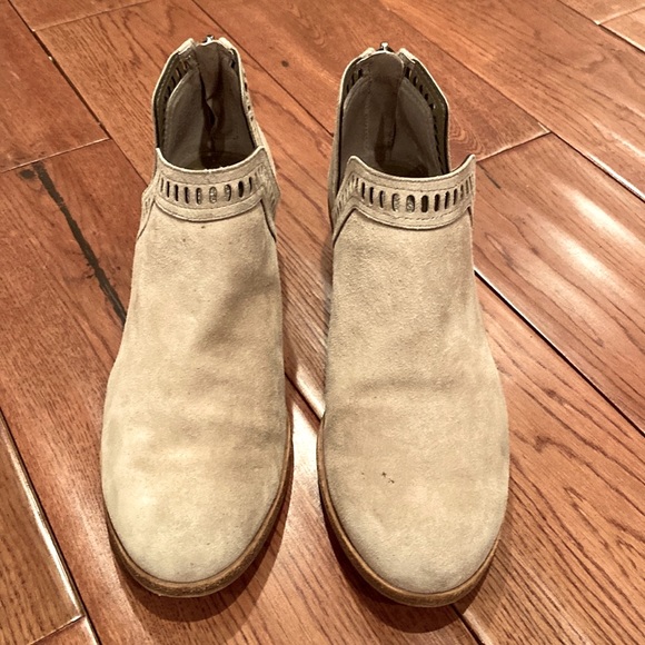 Vince Camuto low booties suede size 6W. - Picture 3 of 7